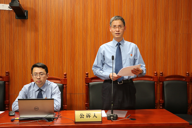 区人大常委会吴延风主任陈良副主任观摩金建庆检察长出庭支持公诉案件