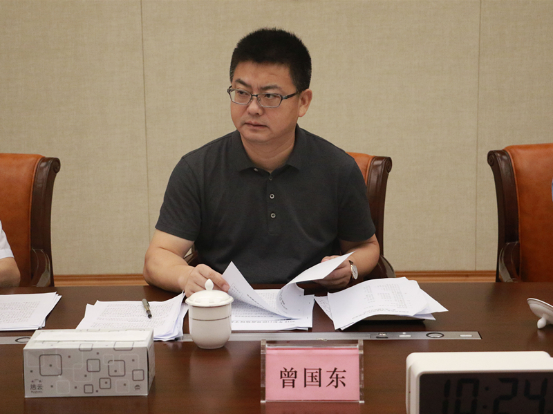 动态新闻   会上,曾国东检察长对班子成员责任项目落实情况逐一评估